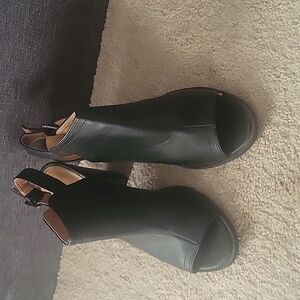 LC Lauren Conrad Black Peep Toe Boots Womens 7.5 Laser Cutout Block Heel